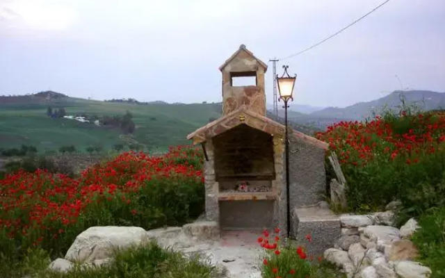 Posada Humblebee Home