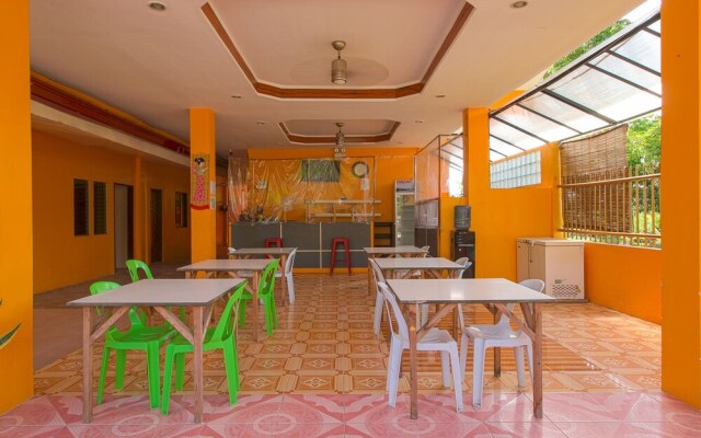 J5 Guest House & Restobar by OYO Rooms