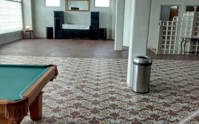 Kirk Hotel And Apartments