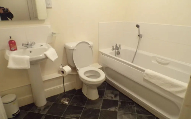 3 Bedroom Penthouse - City Centre Suites