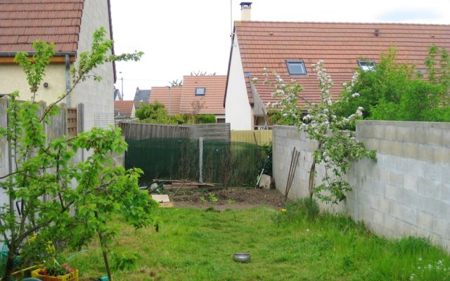 House With 3 Bedrooms in Dreux, With Enclosed Garden and Wifi