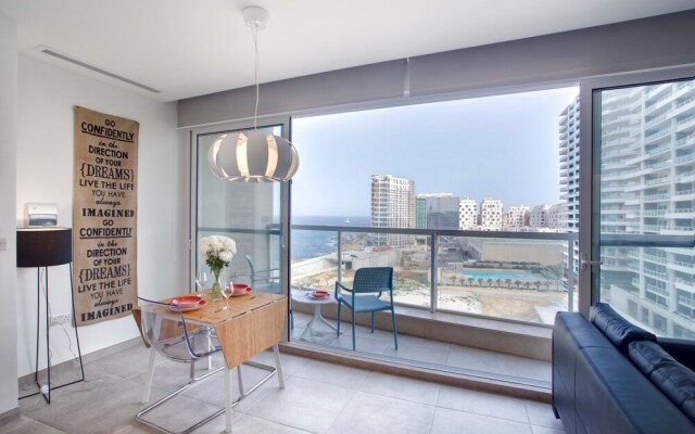 Modern Seaview Apartment In a Prime Location