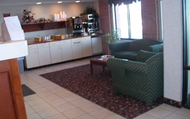 Lomira Inn and Suites