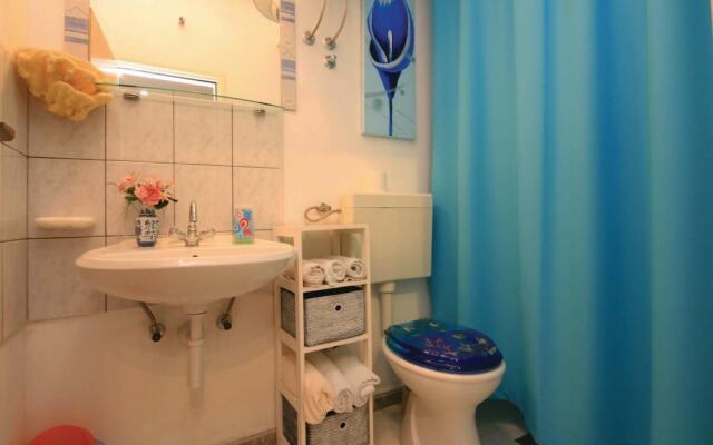 Beautiful Home in Brodarica With Wifi and 6 Bedrooms