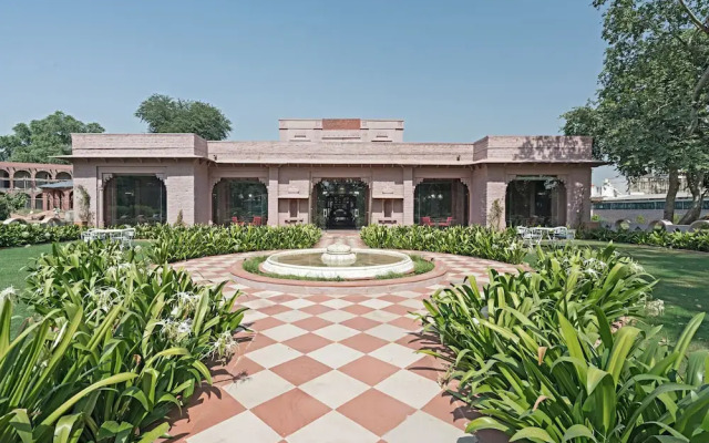 Raj Niwas Palace