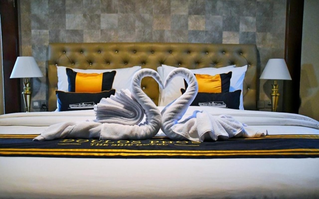 Doulos Phos The Ship Hotel