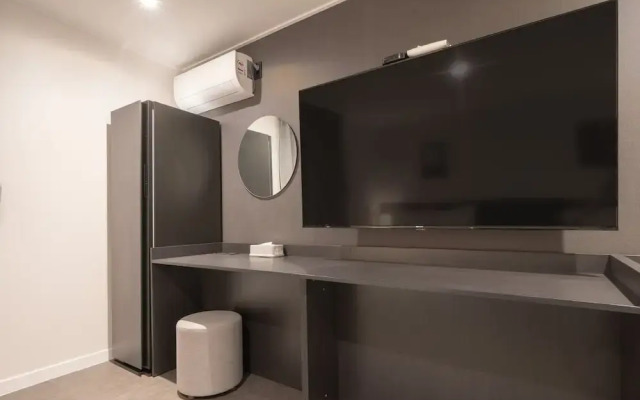 Workers Hotel Daejeon by Aank