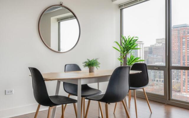 Chicago | Premiere 2BD/2BA South Loop Apartment