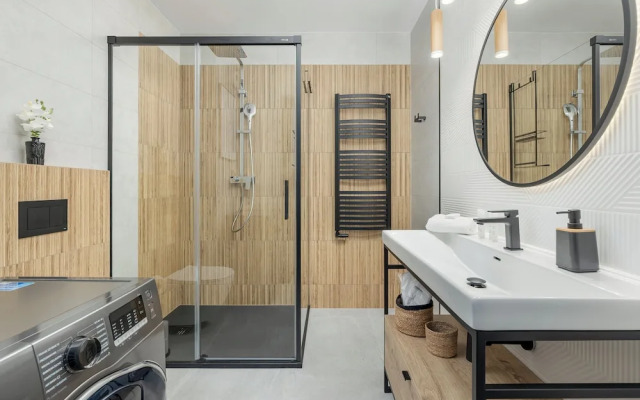 Apartment With Parking by Renters