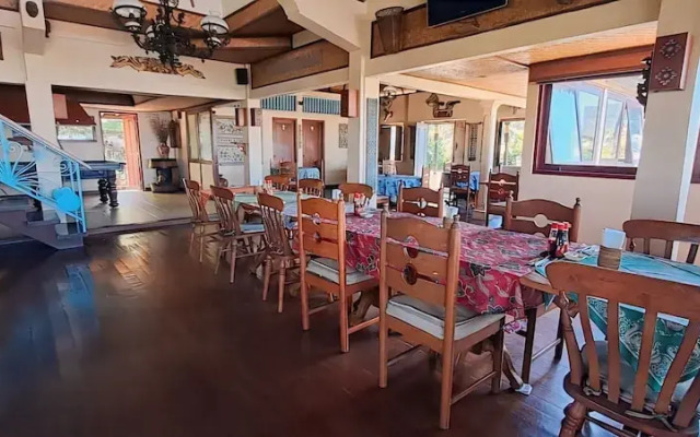 Strawberry Hill Hotel & Restaurant