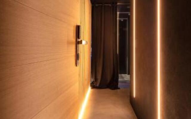Zrooms Suites