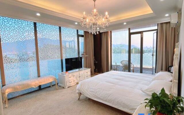 Mid-Levels · Courtyard Villa
