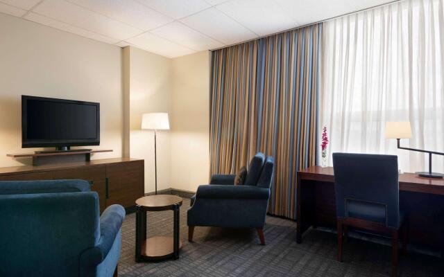 Travelodge By Wyndham Conference Centre & Suites Whitecourt