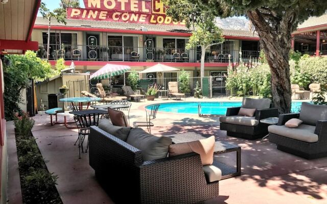 Piazza's Pine Cone Inn