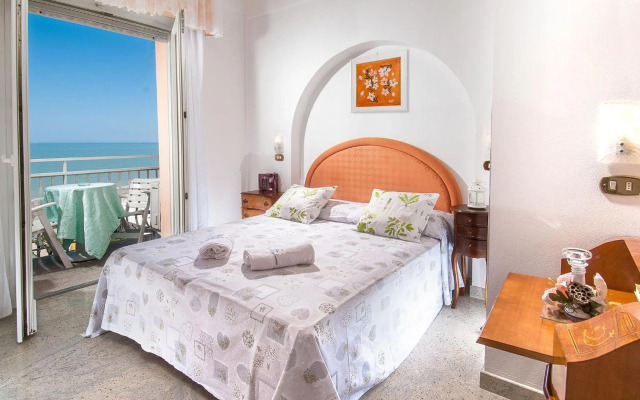 Mayflower Beach Hotel