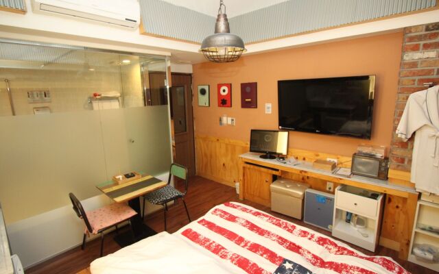 Hotel February Suseong