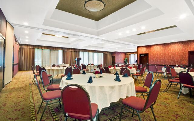 Ramada By Wyndham Tukwila Southcenter