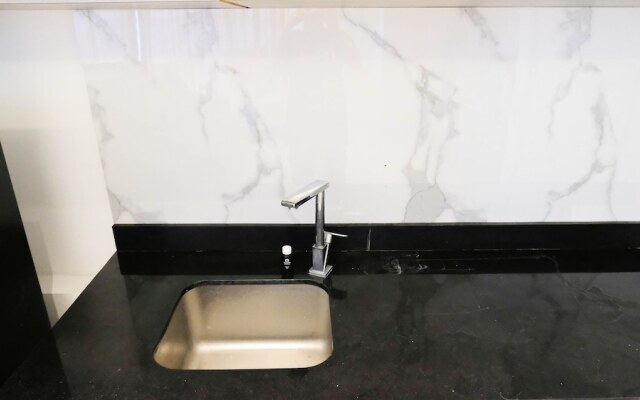 Spacious And Elegant 3Br Apartment At La Riz Supermall Mansion