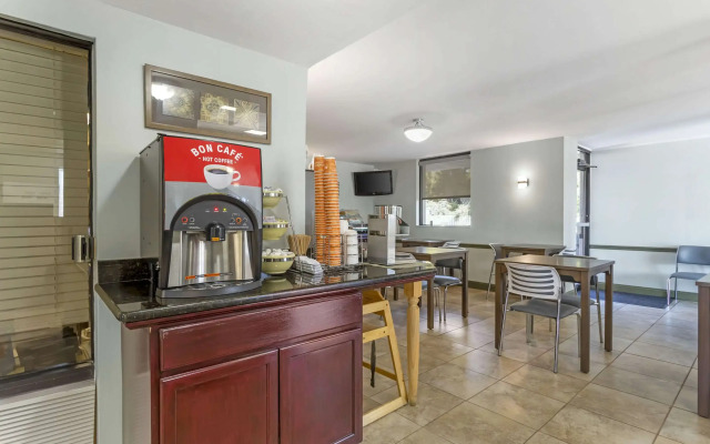 Quality Inn & Suites St Augustine Beach Area