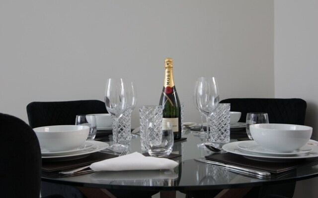 Avari Apartments - Hatton Collection