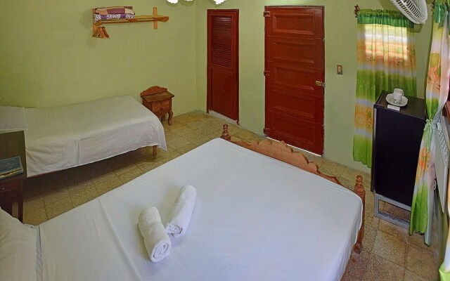 Hostal Casa Las Flores TRINIDAD