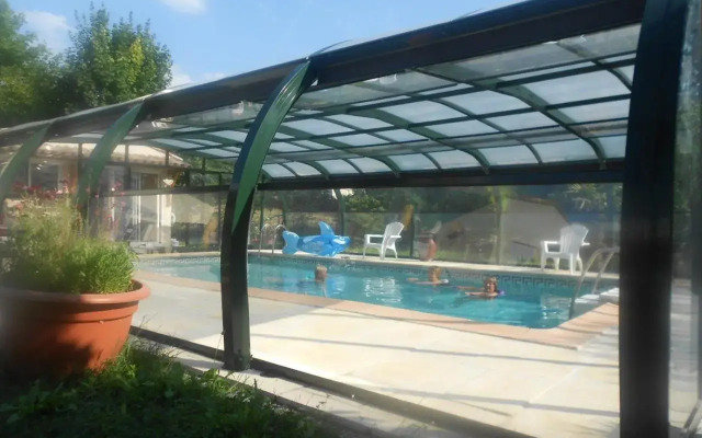 Duplex avec piscine et extérieur