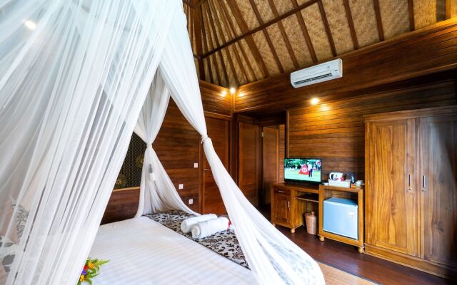 Tapa Bale Gede Nusa Lembongan