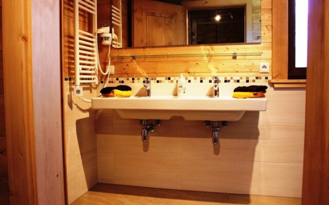 X-Alp Lodges
