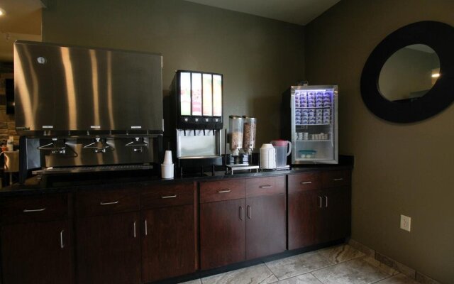 Cobblestone Hotel & Suites – Devils Lake