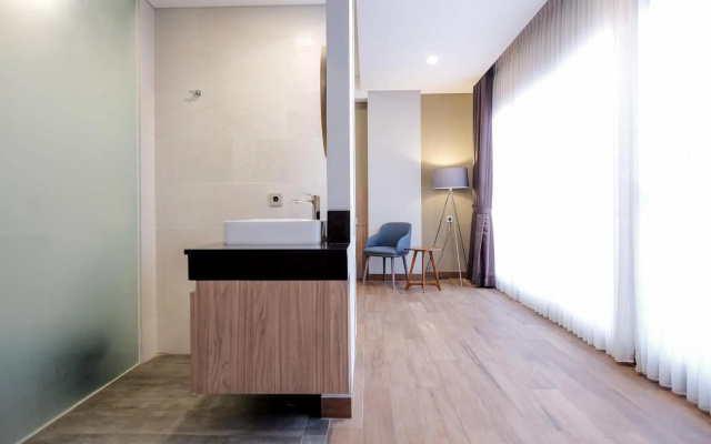 RedDoorz Premium near CBD Puri Indah – Guest Rooms – Jakarta