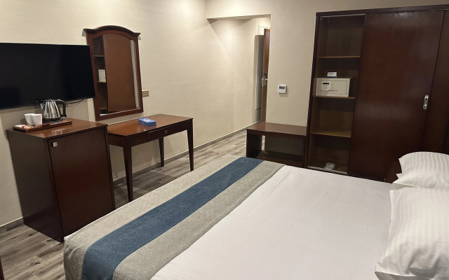 Delta Pyramids Hotel