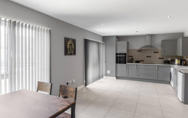 Impeccable 1-bed Apartment in Ebbw Vale, Wales