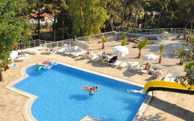 St. Nicholas Park Hotel