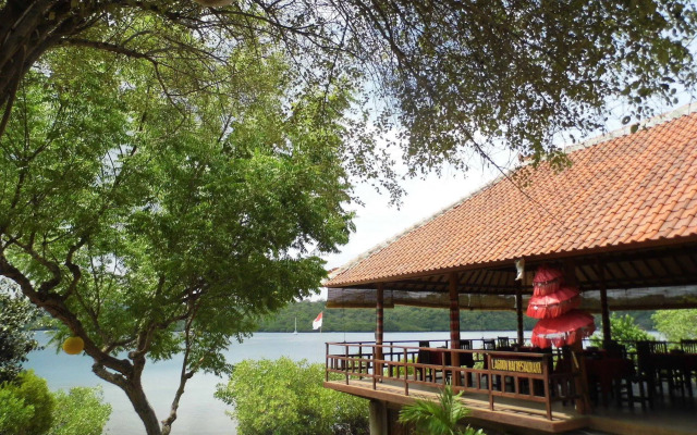 White Sandy Beach Menjangan