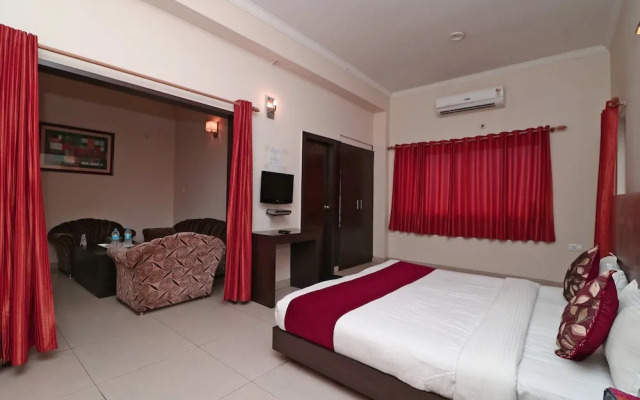 Hotel Center Point by OYO Rooms