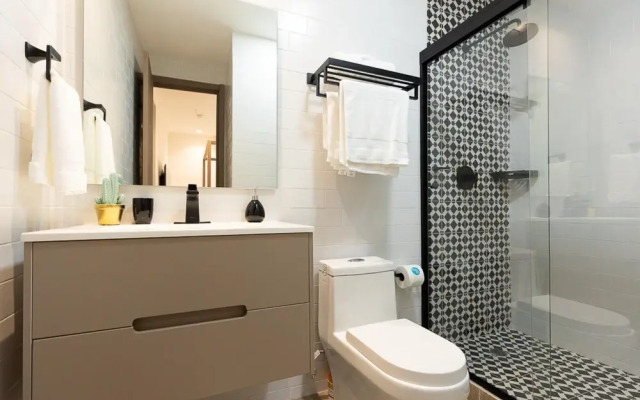 The Elegant Condo by Acomodo
