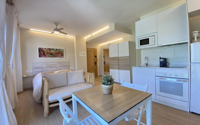 R126 Beachfront Apartment Sant Salvador