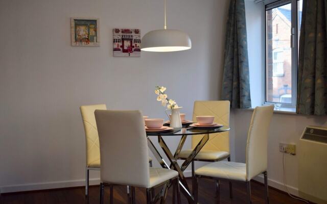 2 Bed Historical Christchurch With Parking