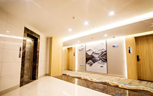 Qingmu Select Hotel (Liyang Aoti Avenue, Wuyue Plaza)