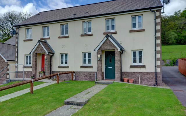 Tranquil holiday home in Swansea near Mountains