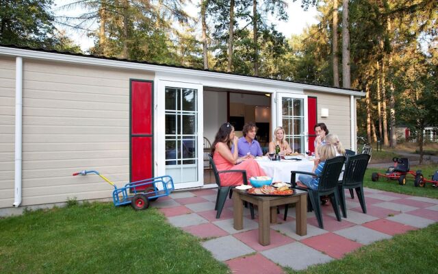 Cosy Chalet with Combi-Microwave, Next To a Nature Reserve