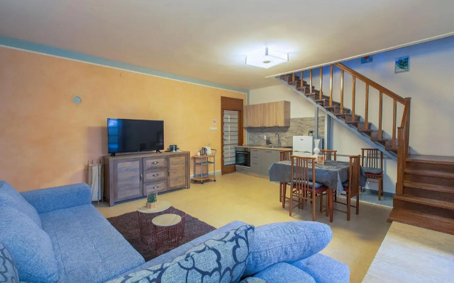 Polias small studio ( near amphitheater)