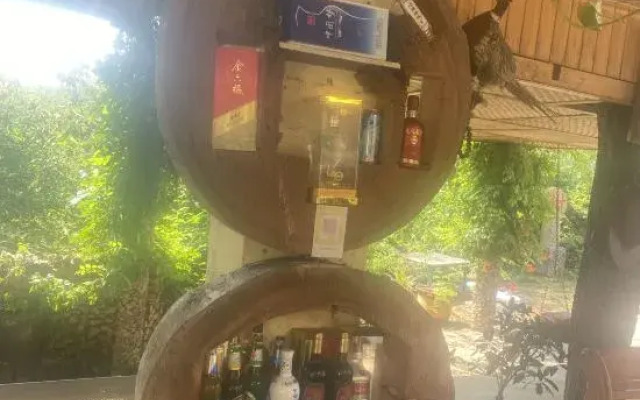 Zhuquanshan Gangzishu Restaurant B&B