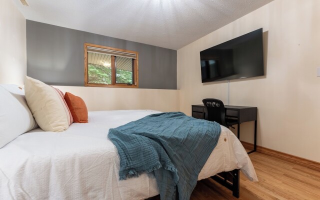 Mountain Chalet 2Min to Jasper Park Gate