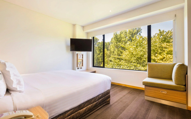 Crowne Plaza Canberra by IHG