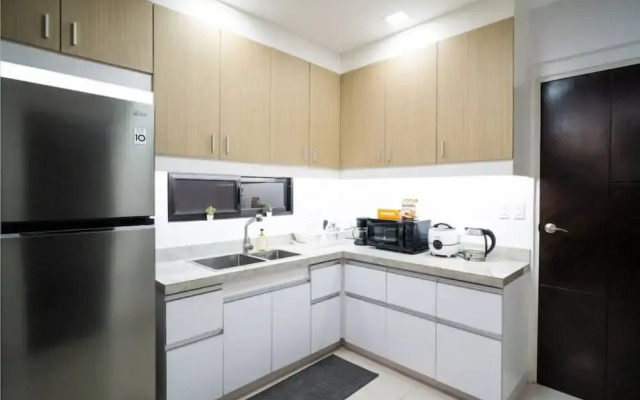 3bd Lux City Oasis LAS Pinas