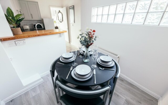 NEW Sleek and Chic 1BD Brighton Flat - Sleeps 3