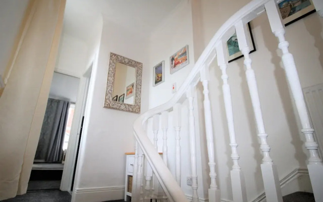 Sleeps 9 - Large Period Property -beautiful Refurb