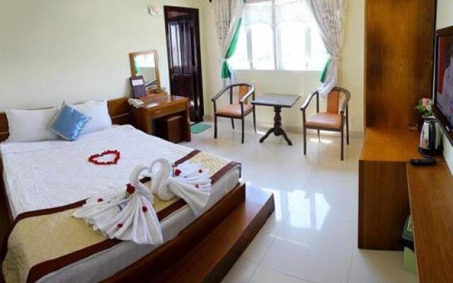 Khách sạn Huỳnh Tấn 2