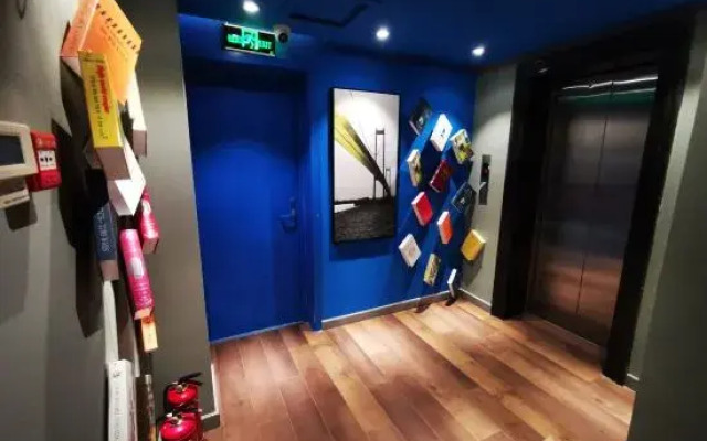Sili Carl Visual Hotel